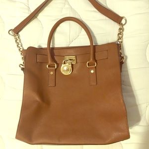 Michael Kors tote purse ** In GREAT condition